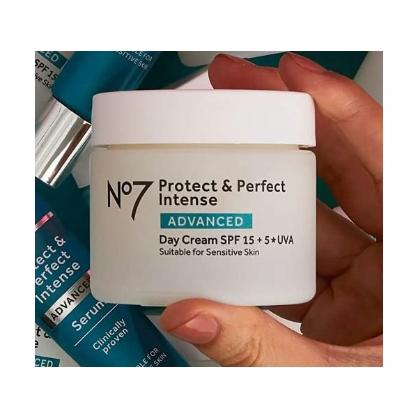 No7 Protect & Perfect Lot de 2 crèmes de jour et de nuit 50 ml