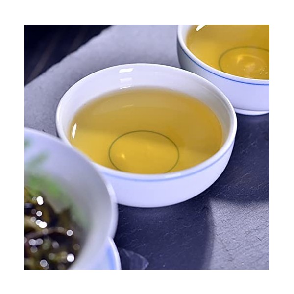 Thé vert, cueillette à la main de réfrigération soupe jaune méthode ancienne thé chinois pour le ménage pour le thé de laprè