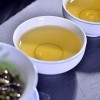 Thé vert, cueillette à la main de réfrigération soupe jaune méthode ancienne thé chinois pour le ménage pour le thé de laprè