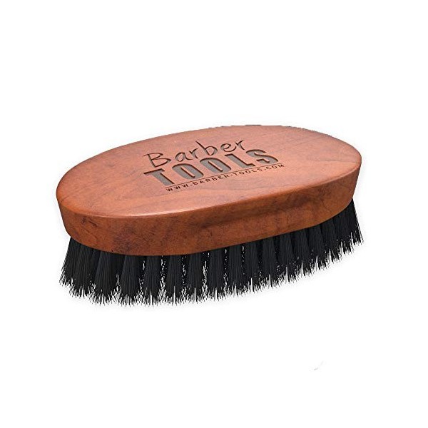 Brosse à barbe et moustache de grande qualité. Fabriquée avec du bois dhêtre et 100% de poils de sanglier. Elle est idéale p