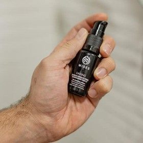 DARING. Contour des yeux 100% naturel pour les hommes. Réduit les rides, les poches, les cernes et les signes de fatigue. Min