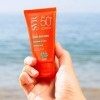 SVR - Blur SPF50+ Visage Sun Secure - Mousse Floutteur Optique - Primer Maquillage - Association de Filtres Brevetée - Résist