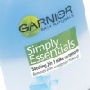 Garnier Skin Naturals Simply Essentials Démaquillant 2 en 1 apaisant pour le visage et les yeux 200 ml