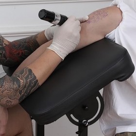 Support Daccoudoir de Tatouage Réglable en Hauteur de 26,38 à 37,4 Pouces avec Grand Panneau, Support de Repose-Jambes de Br