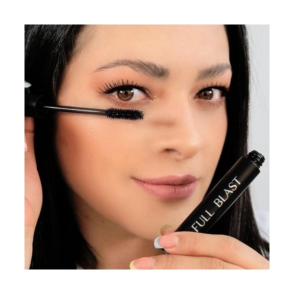 Farmasi Make-up, Mascara Full Blast, Mascara pour Cils Volumineux est étiré qui maintient le frisage 10 ml, 0,33 fl.oz