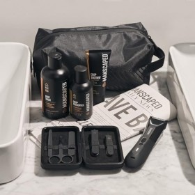 MANSCAPED® The Premier Package 5.0 ULTRA, avec tondeuse à poils corporels The Lawn Mower® 5.0 ULTRA, Shears 3.0, déodorant à 