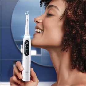 Oral-B iO9 Brosses à dents électriques pour adultes, poignée connectée à lapplication, 1 tête de brosse à dents, étui de voy