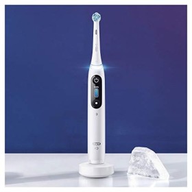 Oral-B iO 8 Duopack Brosse à Dents Électrique Rechargeable avec 2 Manches Intelligence Artificielle, Blanc et Violet, 2 Bross