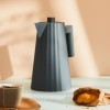 Alessi Plissé MDL06 G- Bouilloire Électrique Design, en Résine Thermoplastique, Fiche Européenne 2400W, 170 cl, Gris