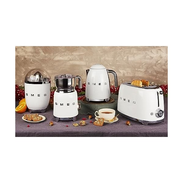 Smeg, Presse Agrumes Électrique CJF11WHEU, Mise en Marche Automatique à Pression, Bec Anti-goutte et Cône Universel, Base Ant