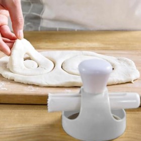 Space Home - Coupe-Pâte + Pince - Moule à Beignets - Découpeur de Beignets - Presse à Beignets - Moule à Biscuits