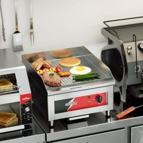CROSSON Professional Gastro Grill Plate Electrique avec surface de gril mi-lisse et mi-rainurée 40 x 40 cm en fonte de 10 m