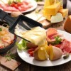 Mini Ensemble de 4 PoêLes à Raclette au Fromage, PoêLons CarréS, Avec 4 Spatules en Bois pour la Grille éLectrique Universell