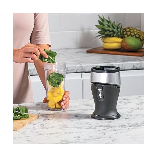 Ninja 700W Mixeur Slim et Smoothie Maker, 2x 470ml gobelets avec couvercles à bec, mixeur personnel, écrase la glace et les f