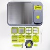Hachoir à légumes multifonction avec récipient, râpes et accessoires, gris et vert