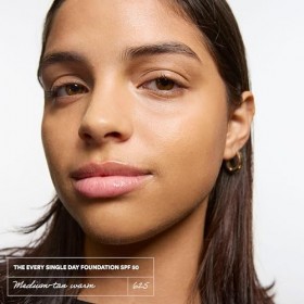 3INA MAKEUP - The Every Single Day Foundation SPF 50 624 - Fond de Teint Chaud moyen avec indice SPF 50 - À base de 2% de Nia
