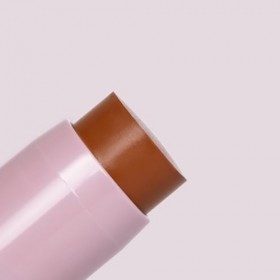 Neve Cosmetics Bronzer en bâton brun caramel fini mat velouté avec éponge intégrée pratique Star System | "Savannah"