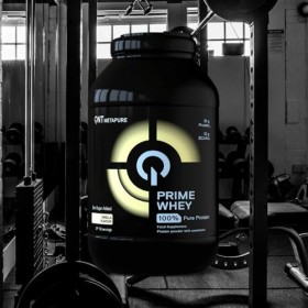 QNT Prime Whey vanille, 85% de Whey Protéine, contient de l’isolat de whey, aide à augmenter le volume et la force des muscle