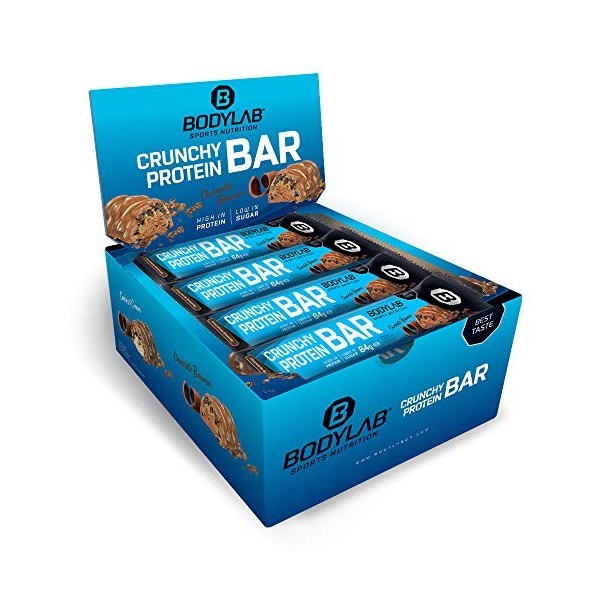 Bodylab24 Crunchy Protein Bar Cookies & Crème 12 x 64g, barre protéinée croustillante enrobée de chocolat, avec 20g de protéi