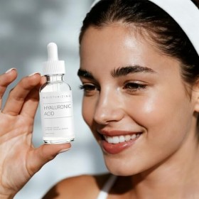 Sérum visage à lacide hyaluronique pour homme et femme - Sérum anti-âge anti-rides avec vitamine C. Essence faciale éclairci