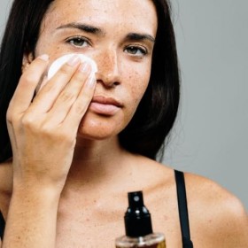 AOKlabs- KUSAFISHA Black Micellar Water, eau micellaire démaquillante naturelle, eau micellaire au cacao, démaquillante et hy