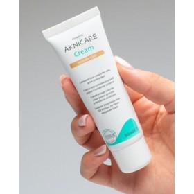 Synchroline - Aknicare Cream Teintée Clair Crème Visage Colorée 50 Ml Anti-Imperfections Peau Grasse et Impure Avec Acide Sal