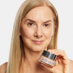 Aggie Crème de jour 50+ pour peaux sèches avec effet brillant - 50 ml - Anti-âge - Hydratante - Réduit les rougeurs - Régénèr