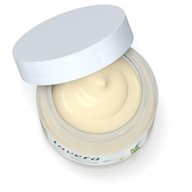 LAVERA CREMA DIA Q10 BASIS SENSITIV – produit spécialisé pour un usage quotidien, peut être utilisé régulièrement selon les b...