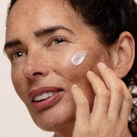 Antipodes Jasmine Flower Crème Visage Ménopause – Soin ménopause contre les rougeurs, la sensibilité, la déshydratation et le