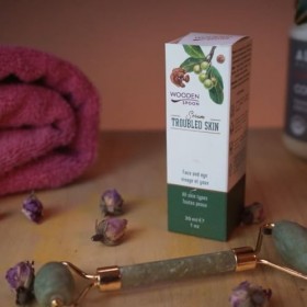 Sérum pour peaux à problèmes à lhuile de taman et de marul Crème Jour et Nuit