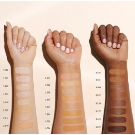 RARE BEAUTY Bella - Selena Gomez - Positive Light Tinted Moisturizer Foundation SPF 20 / Crème hydratante avec couleur | 7 g 