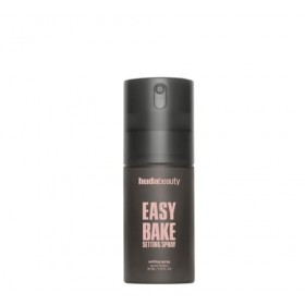 Huda Beauty Easy Bake Spray de finition semi-mate Tenue jusquà 16 heures 30 ml