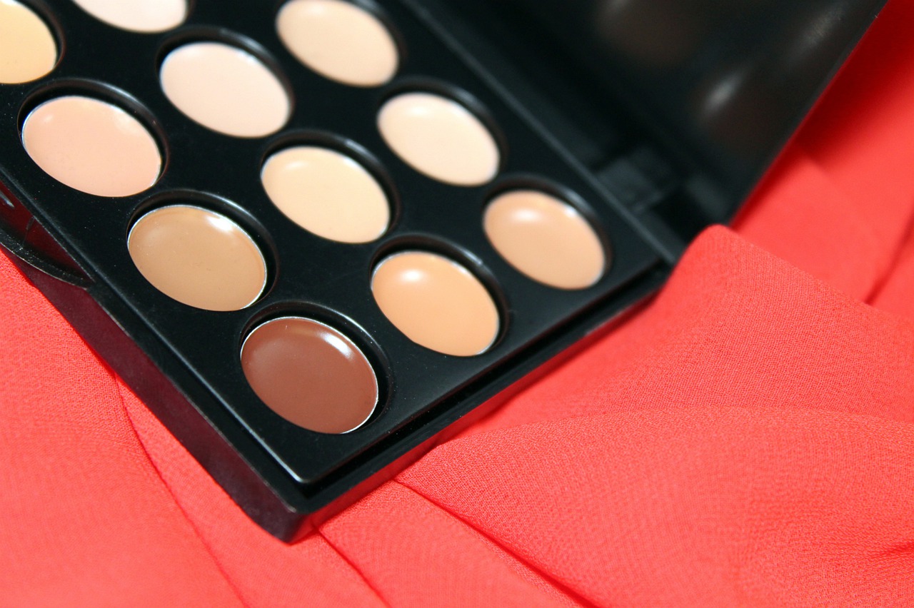 Choose the shade of your concealer