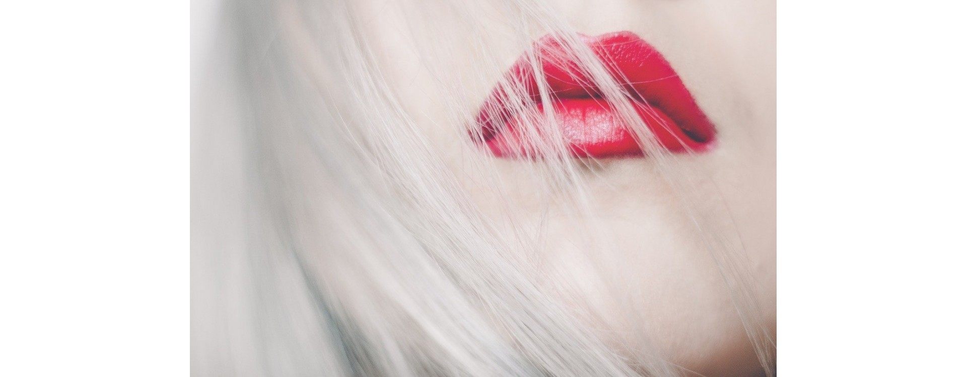 het verschil tussen klassieke lipsticks en lippeninkten: Hoe moet ik kiezen ?