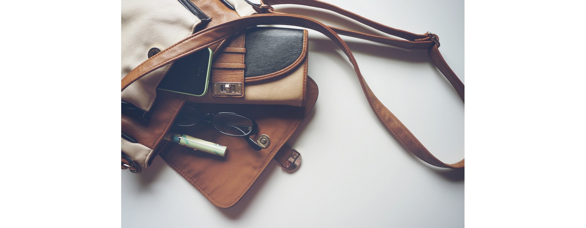 What should the ideal handbag contain ?