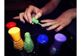 Multicoloured nails: a flagship trend for 2022