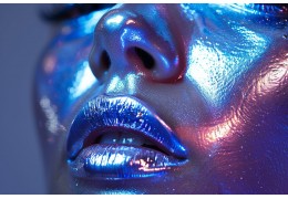 La tendance Chrome Makeup : métallisez votre beauté