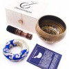 Zenamaste • Coffret Bol Tibétain de Méditation Fait à la main dans la cité de Bhaktapur au Népal - 350gr - ⌀8,9cm • Coffret e