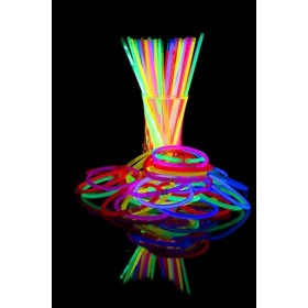 UV FLOOR - Lot De 100 Bracelets Fluo Lumineux + 100 Connecteurs - Qualité Premium - Accessoire Lumineux - Fluorescent - Fête 