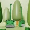 BradOc Mini et Sweeper Set pour Les Enfants, Un Petit Ensemble de ménages, des Jeux de rôle, Un thème Jolie Grenouille, Un Je