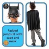 Rubies Costume Batman Metallic Core Deluxe pour enfants, Jumpsuit imprimé avec poitrine musclée, cape et masque, Officiel DC 