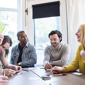 Hot Seat: The Party Game Thats All About You Jeu de cartes familial pour tous les âges + Ensemble dextension adapté à la fa