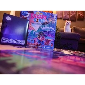Clementoni 59257 Escape Game - Deluxe Édition Familiale Jeu de Société à lénigme avec 4 Aventures + Cartes dAvis & Accessoi