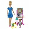 Barbie Coffret Poupée Maîtresse D’école Avec Poupée Enfant, Tableau Chevalet, Ordinateur Portable, Sac À Dos, Bureau D’écolie