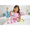 Barbie Coffret Poupée Maîtresse D’école Avec Poupée Enfant, Tableau Chevalet, Ordinateur Portable, Sac À Dos, Bureau D’écolie