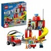 LEGO 60375 City La Caserne et Le Camion des Pompiers, Jouet avec Véhicule d’Urgence, Jouet Éducatif, pour Enfants Dès 4 Ans, 