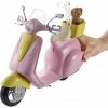 Barbie Mobilier Scooter, moto rose pour poupées, fournie avec casque et panier jaune et figurine de chien, jouet pour enfant,