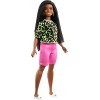 Barbie Fashionistas poupée mannequin 144 aux longs cheveux tressés et avec une tenue fluo, jouet pour enfant, GYB00