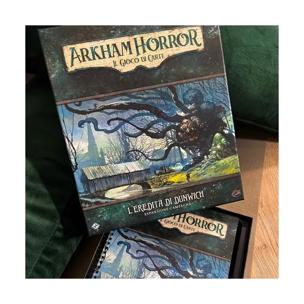 Asmodee Arkham Horreur Le Jeu de Cartes, LHéritage de Dunwich, Expansion Campagne, Edition en Italien