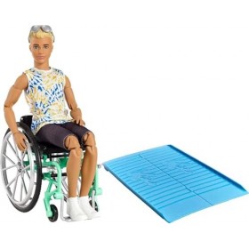 Barbie Fashionistas poupée mannequin Ken 167 blond en fauteuil roulant avec tee-shirt tie & dye, short et baskets blanches, 